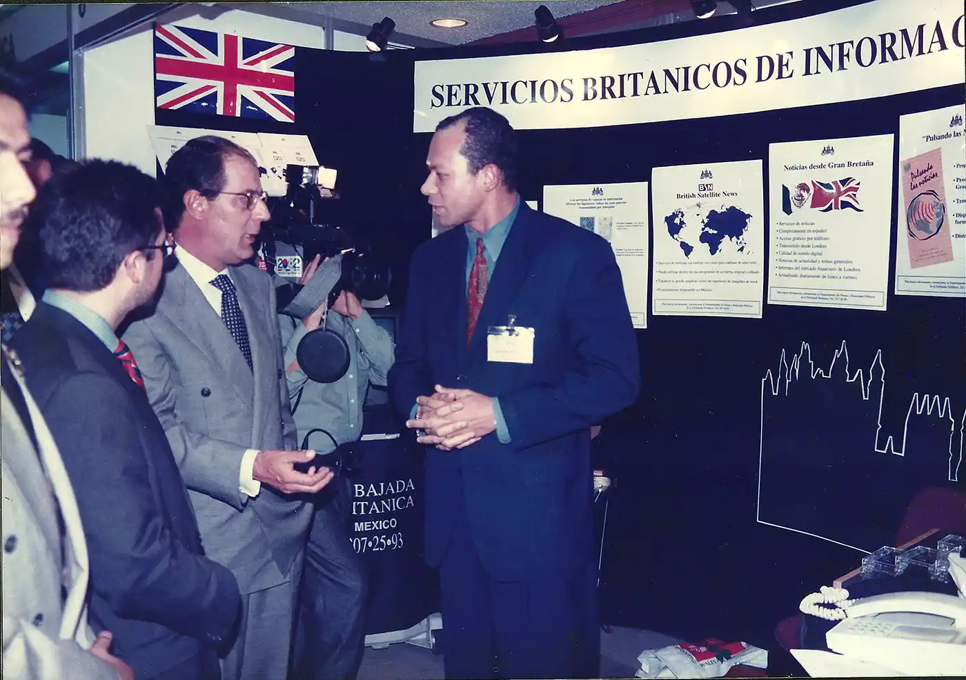 Mark Hopkinson presents to Mexico's Minister of Communications